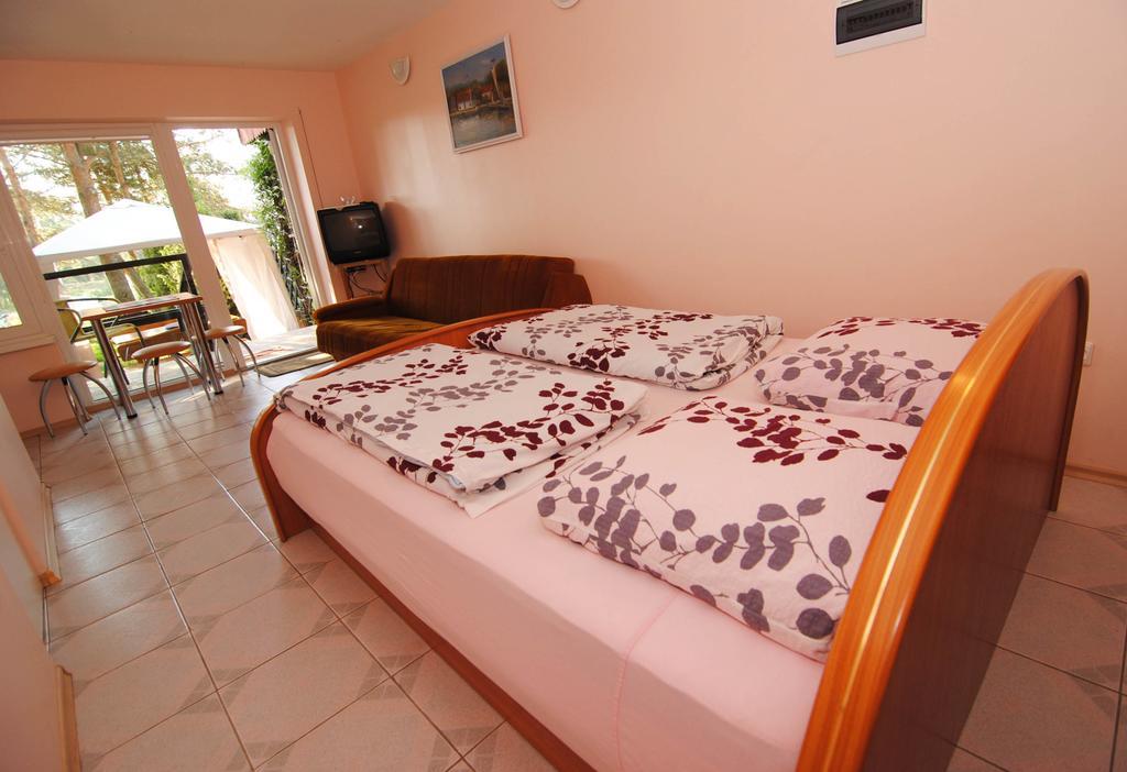 Guesthouse "Nakvyne Pas Zveja" Purvynes Street Nida Exterior foto